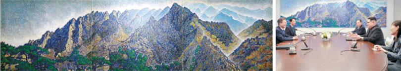 The 7-meter (23-foot) painting that depicts Mount Kumgang in North Korea, hanging in the meeting room, is a work by South Korean artist Shin Jang-sik. photo by JOINT PRESS CORPS