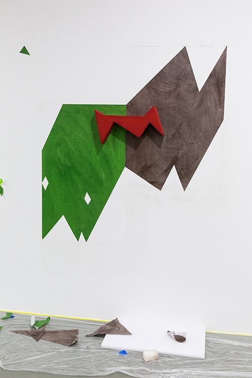 Michel Duport, 〈Forms Without Quitting the Piece of Painting : Wall Arrangement〉, 2018. colored and paper on wall