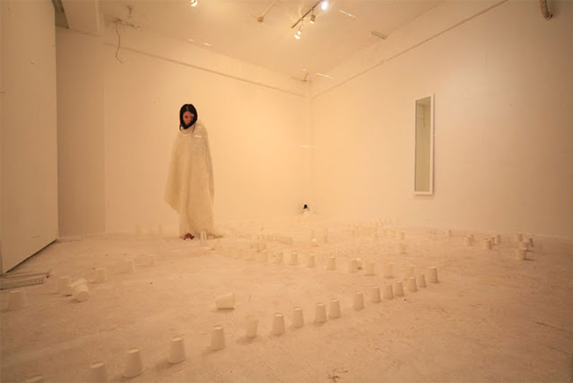 Aiko Obana, Performance Installation at Gallery Conceal Shibuya (Tokyo, Japan) 2011.from Solo exhibition 《JI.DOU.YUU.KI「自動遊記」》