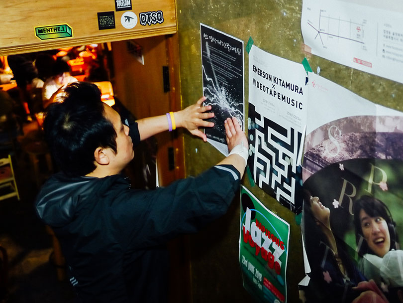 켄지 마키조노(Kenji Makizono), 〈에너지의 이용〉, 2018. 비디오, 전자 기타, 앰프, 전구, 자전거 발전기, 자전거, 가변크기. ⓒ국립현대미술관