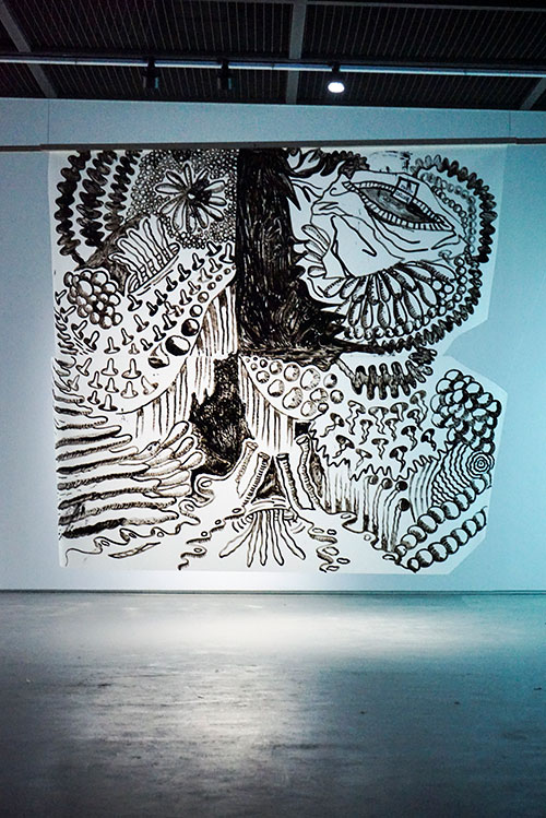 심래정, 〈Cannibal Kingdom : Psychic Detectives〉, 2018, 시트에 페인트 마커, 202x200cm Ⓒ아라리오갤러리