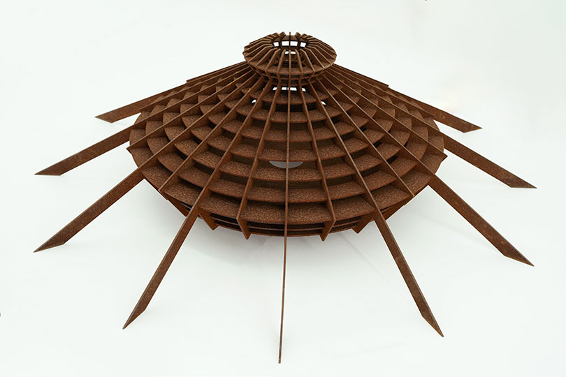 Sala de Lectura Coppelia (prototipo), 2013. 코르텐강 38,4 x 132,1 x 132,1 cm © Los Carpinteros Los Carpinteros 제공, 사진: Eduardo Morera