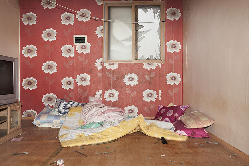 노순택, 〈잃어버린 보온병을 찾아서 #CAL2701(In search of lost thermos bottles #CAL2701)〉, 2010-2011. 장기보존용 잉크젯 안료프린트, 가변크기.