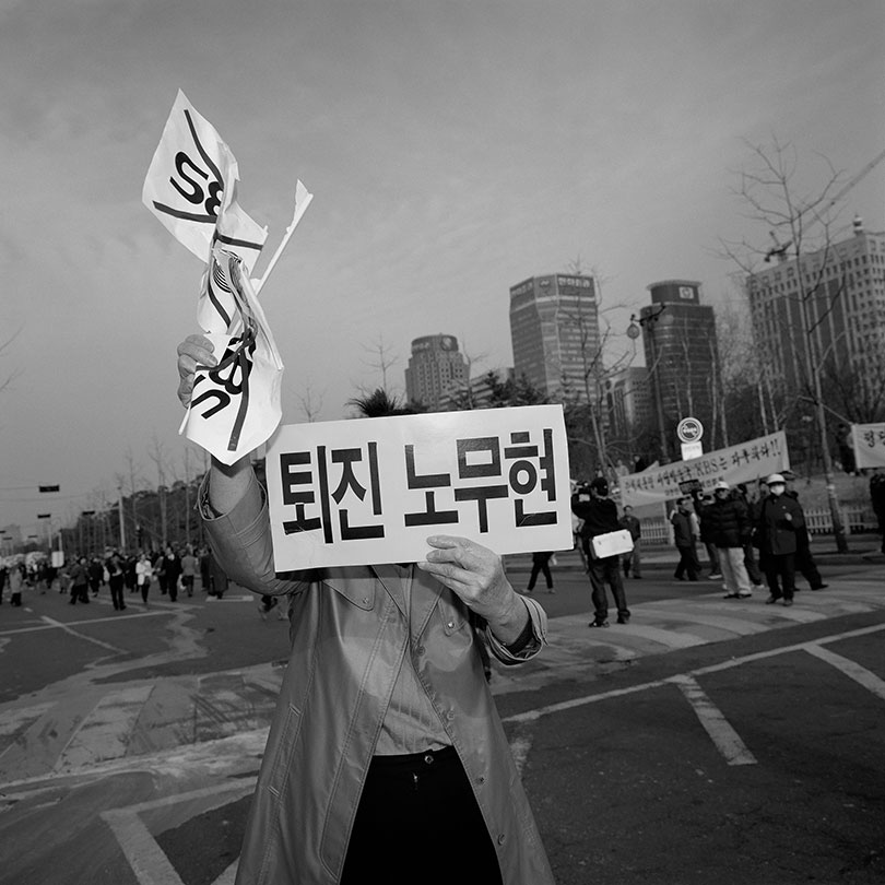 노순택, 〈애국의 길 #BED1901(Paths of Patriot #BED1901)〉, 2004. 장기보존용 잉크젯 안료프린트, 가변크기.