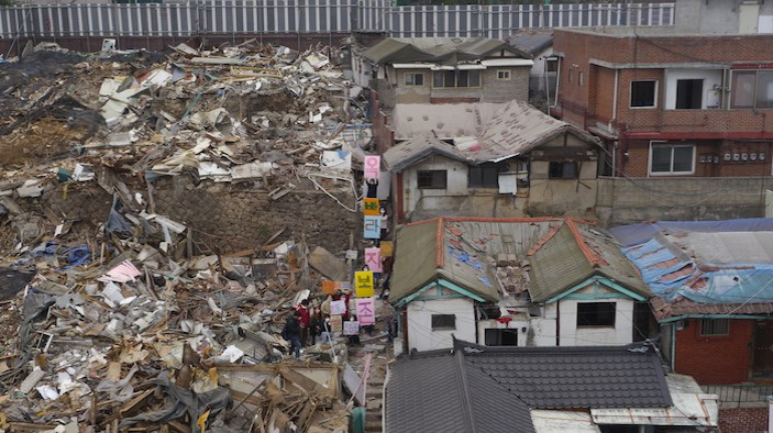 누구도 남겨두지 않는다, 2018.