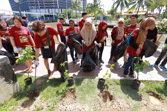 한-아세안 청년들에게 창업 기회를 제공하고 글로벌 창업 도전을 지원하기 위해 개최된 〈2017 한-아세안 청년 포럼〉(2017.9.18 서울시청 다목적홀)