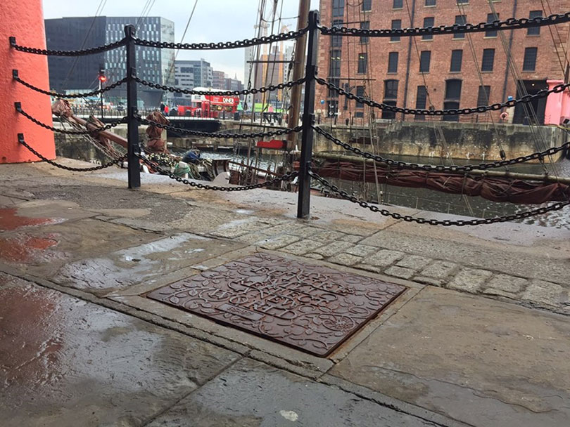 Moon Kyungwon and Jeon Joonho, 〈My Future Will Reflect a New World〉 (2018). Cast iron, 66.5 x 66.5 x 5.8 (h) cm. Exhibition view: Moon Kyungwon and Jeon Joonho, 《News From Nowhere》, Tate Liverpool (23 November 2018–17 March 2019). ©the artists and Gallery Hyundai. Photo: Moon Kyungwon and Jeon Joonho. 