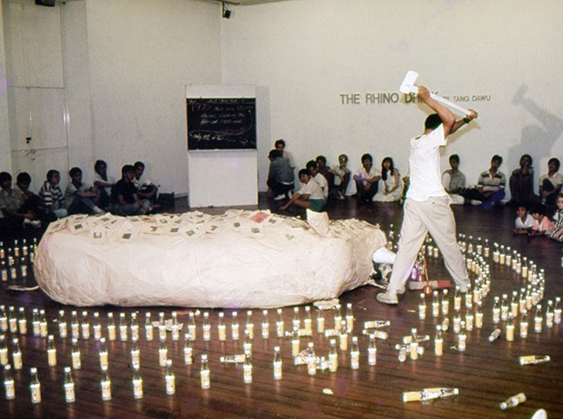 Documentation of Tang Da Wu performing They Poach the Rhino, Chop Off His Horn and Make This Drink (1989). Courtesy Koh Nguang How.