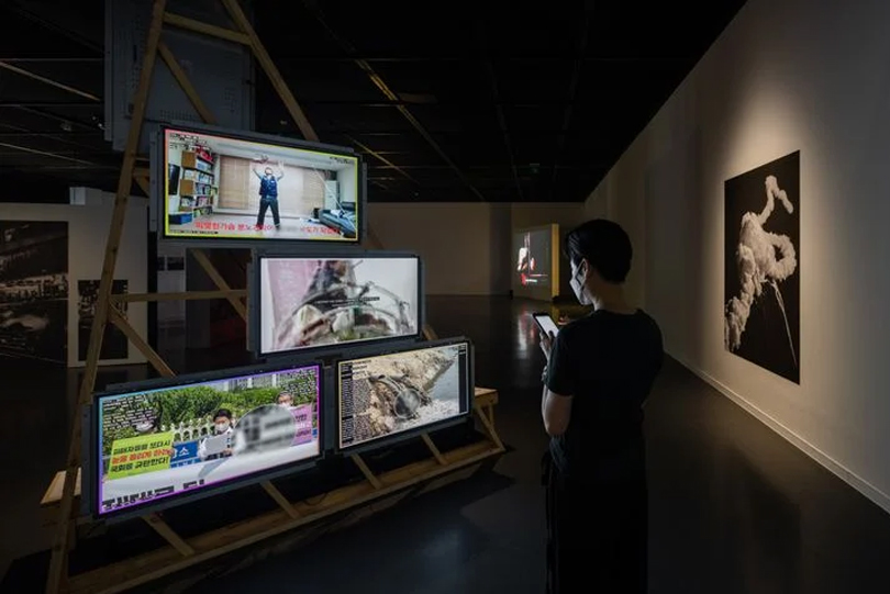 Exhibition view: One Escape at a Time, 11th Seoul Mediacity Biennale, Seoul (8 September 2021–21 November 2021). Courtesy Seoul Mediacity Biennale. Photo: Cheolki Hong, glimworkers.