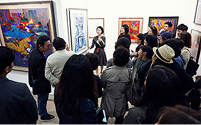 L·R) exhibition view of KIAF 2015