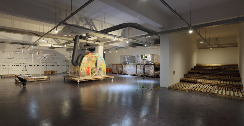 Treasure island Collective, Exhibition scene in the process of creation. 2016. Gyeonggi Creation Center ⓒArtists