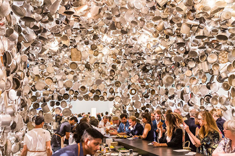 <언리미티드> 섹터에 출품된 수 윌리엄슨(Sue Williamson)의 작품 <대서양 항해로부터의 메시지(Messages from the Atlantic Passage)>