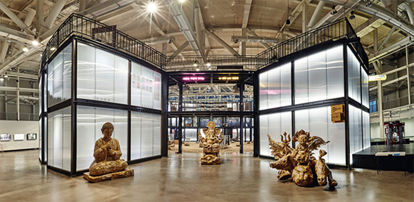 “무늬만커뮤니티와 네팔 작가의 협업, 종이박스와 테이프로 불교의 신 부처, 힌두교의 신 가네샤, 한국의 무속신앙에 등장하는 여러 동물을 결합한 상상의 신의 모습을 형상화했다.