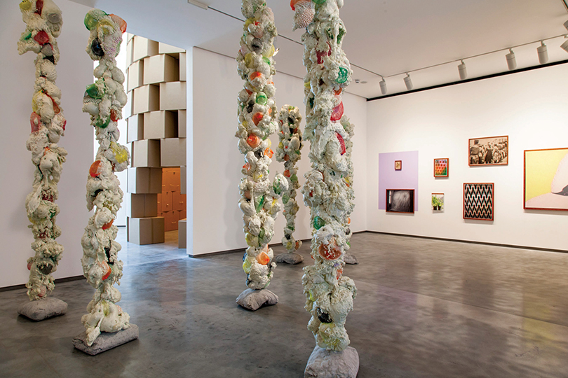 <더 코가드 컨트리야드(The Kogod Courtyard)>, 2017년 11월 18일에 공개된 리노베이트를 마친 스미소니언 어메리칸 아트 뮤지엄(Smithsonian American Art Museum)과 내셔널 포트레이트 갤러리(National Portrait Gallery)의 상징 요소, 사진Ⓒ Ken Rahaim 