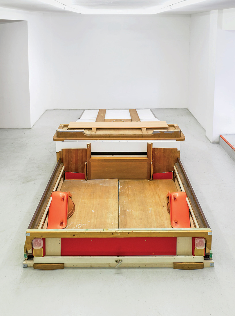 박수영 (Suyoung Park)  2015 Installation, mixed media, found wooden objects, plastics, metals, aluminium 97×164×396cm