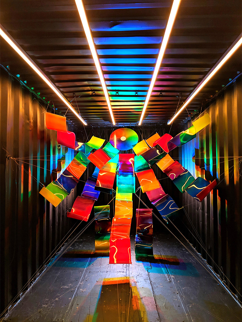 헤일린(Haiiileen) 2019 Mixed-media, Acrylic, LED lighting, Image courtesy of the artist, 퍼블릭아트 이미지 제공.