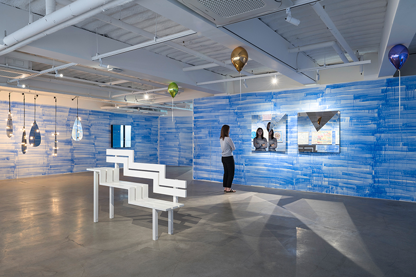 쾨닉: 6월 16일부터 7월18일까지 쾨닉 서울에서 열린 예페 하인(Jeppe Hein) 개인전〈YOU MAKE ME SHINE〉전시 전경 제공: KÖNIG GALERIE Berlin, London, Seoul 사진: 안천호