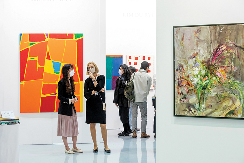 KIAF SEOUL 2021 전경. 역대 최고 매출을 갱신한 키아프. 5일간 팔만 팔천여명의 관객이 방문했고, 650억원의 판매액을 기록했다. 이미지 아트인컬처 제공.