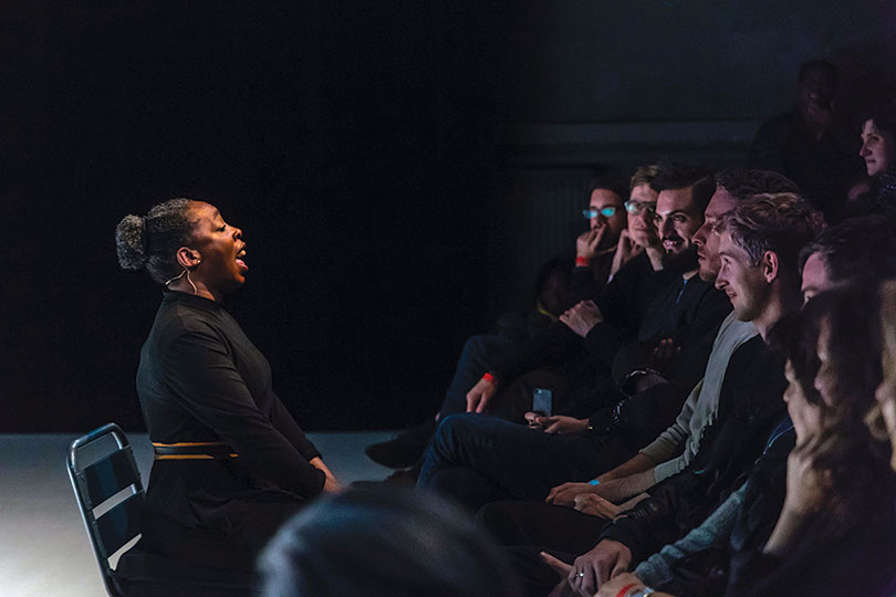 오토봉 엥캉가, 〈Propositions #5: First Person Plural on 19 May 2018 at Kunstenfestivaldesarts, Brussels〉, Photo: Werner Strouven