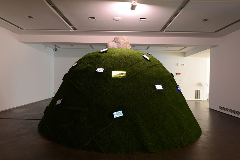 김구림, 음과 양-무덤(Yin and Yang-Tomb), 2015. Mixed Media, 400×400×257cm.