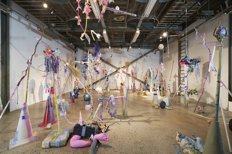 Relaxed Hurricane_ Swinging 2021, 2021, 설치, 가변설치. 이미지 제공: 우한나. 