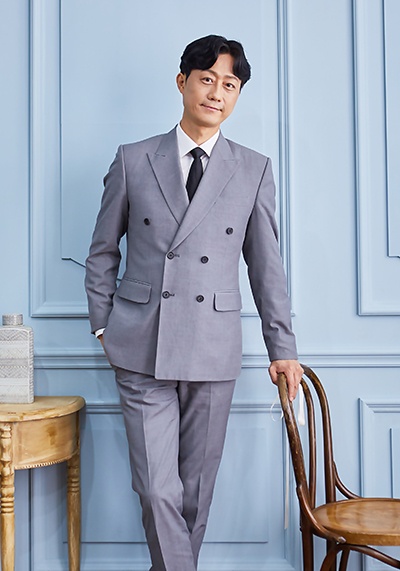 KIDARI GALLERY director Min-seok Kim