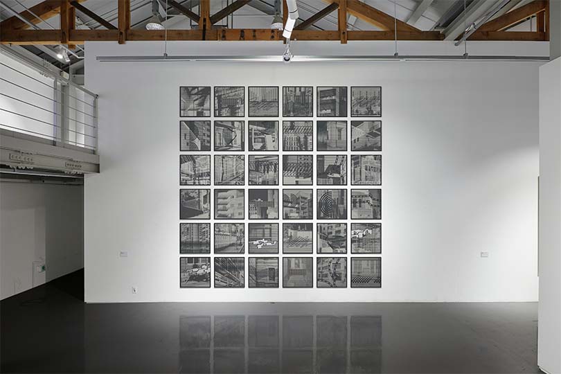 〈회색개론 Part 3〉, 캔버스 패널에 아크릴릭, 400×400cm, 20199. 이미지 인천아트플랫폼 제공. 