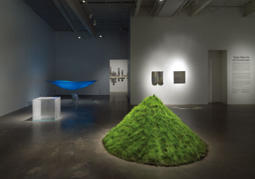 Exhibition view of 《Hans Haacke: All Connected》(10.24~2020.1.26.), New Museum, New York. ©Hans Haacke / Artists Rights Society(ARS), New York. Photo© Dario Lasagni