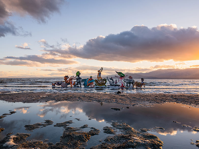 Desert X installation view, Cecilia Bengolea, 〈Mosquito Net〉, 2019, photo by Lance Gerber, courtesy of Desert X.