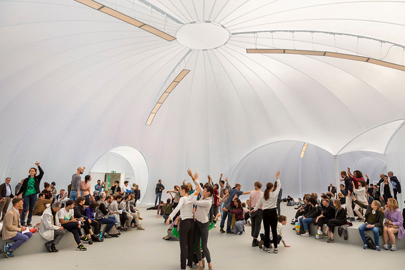 Alexandra Pirici, , 2019 © Art Base;