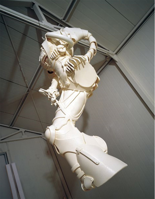 〈사이보그 W5〉 Hand-cut polyurethane panels on FRP, urethane coating, 150×55×90cm 1999 Photo courtesy: Studio Lee Bul