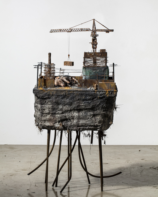 〈우리 안의 우리_state〉 시멘트, IUF, 철근 등 혼합재료 132×61×41cm 2017 사진제공 아트인컬처