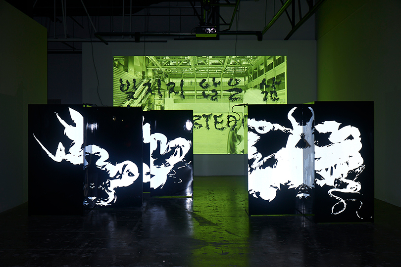 <빚지지 않은 삶>, 2021, 영상 설치, 단채널 영상, 4K HD 변환, 색, 소리, 9분 23초, 사진: 김상태, 이미지 광주비엔날레 제공.