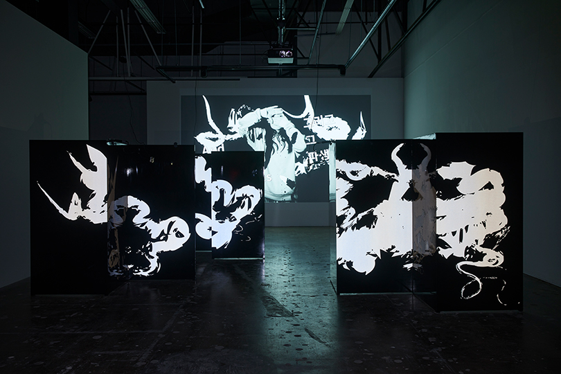 <빚지지 않은 삶>, 2021, 영상 설치, 단채널 영상, 4K HD 변환, 색, 소리, 9분 23초, 사진: 김상태, 이미지 작가 제공.